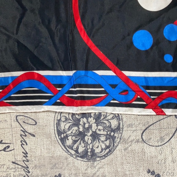 Beautiful silk vintage Pierre Cardin scarf - Picture 5 of 9